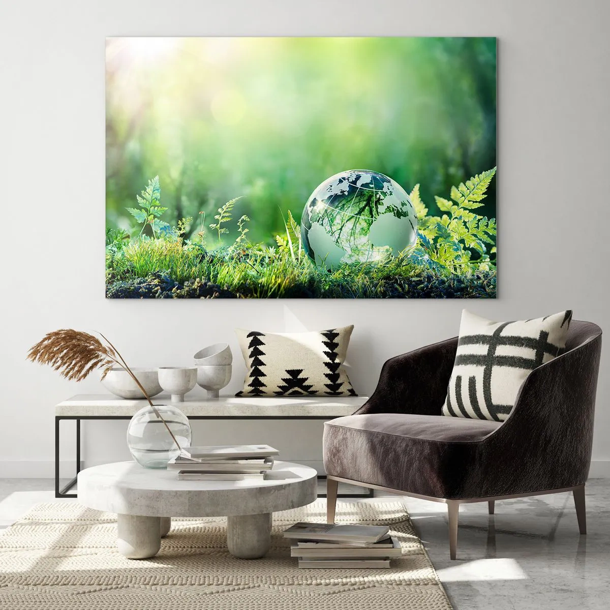 Impression sur verre - Image sur verre - Une boule de verre avec une carte du monde sur un fond de nature verdoyante - 100x70cm - La planette verte - Décoration murale moderne pour le salon et la chambre ARTTOR