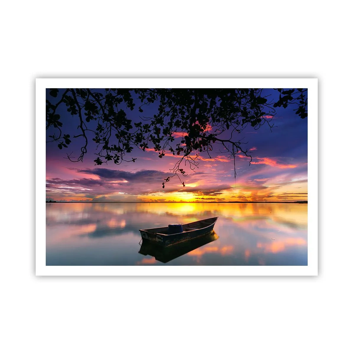 Affiche - Poster - Un bateau sur une eau calme au coucher du soleil - 100x70cm - "Tu sembles suspendu au milieu du ciel..." - Décoration murale moderne pour le salon et la chambre ARTTOR