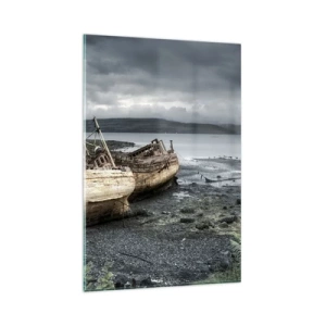 Impression sur verre - Image sur verre - Bateaux abandonnés sur le rivage dans une scène pluvieuse - 80x120cm - "En signe d'épreuves difficile" - Décoration murale moderne pour le salon et la chambre ARTTOR