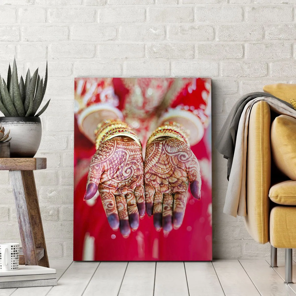 Impression sur toile - Image sur toile - Mains décorées au henné sur fond de robe rouge - 50x70cm - Prêt à saisir votre chance - Décoration murale moderne pour le salon et la chambre ARTTOR