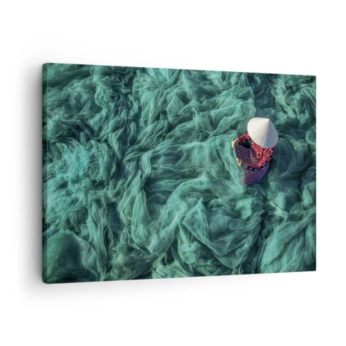 Impression sur toile - Image sur toile - Une personne avec un chapeau parmi des filets de pêche verts - 70x50cm - Dans une mer de filet - Décoration murale moderne pour le salon et la chambre ARTTOR