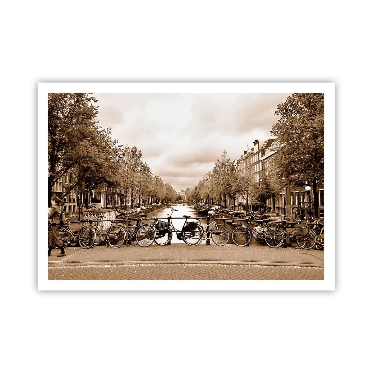 Affiche - Poster - Pont cyclable sur le canal en sépia - 100x70cm - Ambiance hollandaise - Décoration murale moderne pour le salon et la chambre ARTTOR
