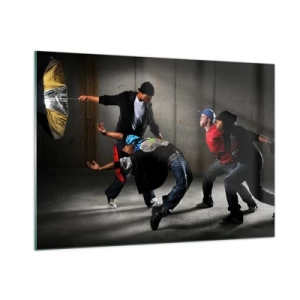 Impression sur verre - Image sur verre - Un groupe de danseurs dans une pose dynamique sur un fond industriel. - 100x70cm - Danser avec le vent de la rue - Décoration murale moderne pour le salon et la chambre ARTTOR