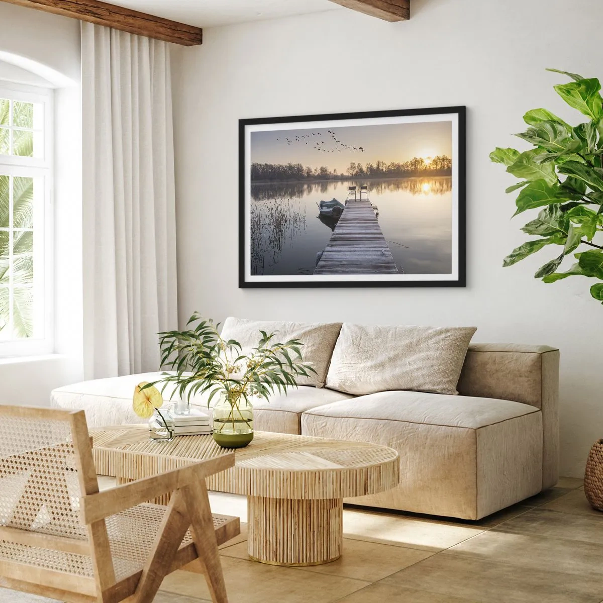 Affiche dans un cadre noir - Poster - Une jetée au bord du lac le matin avec un bateau et des chaises - 100x70cm - Je reviendrai - Décoration murale moderne pour le salon et la chambre ARTTOR