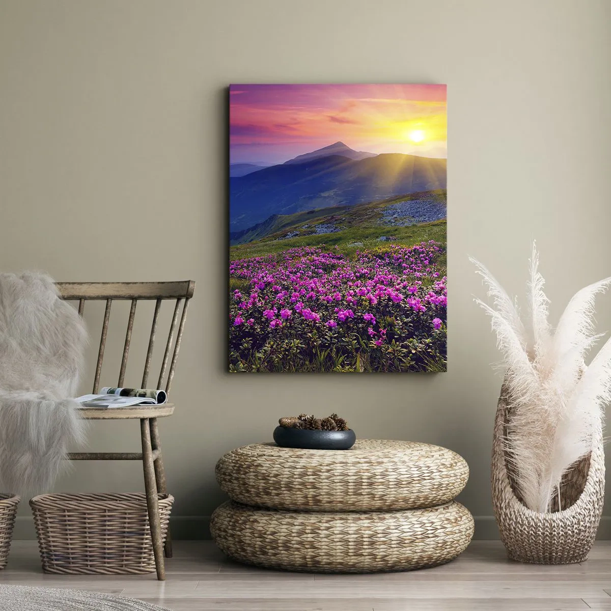 Impression sur toile - Image sur toile - Une prairie fleurie avec vue sur les montagnes au coucher du soleil - 70x100cm - … Et autour, ça sent le pin des montagnes et l'odeur de la prairie - Décoration murale moderne pour le salon et la chambre ARTTOR