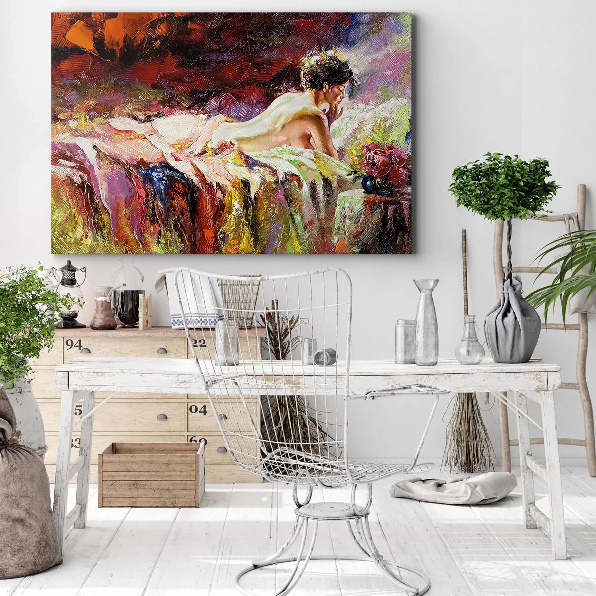 Impression sur toile - Image sur toile - Une femme allongée sur un lit sur un fond de couleurs abstraites. - 70x50cm - Vénus en pensée - Décoration murale moderne pour le salon et la chambre ARTTOR