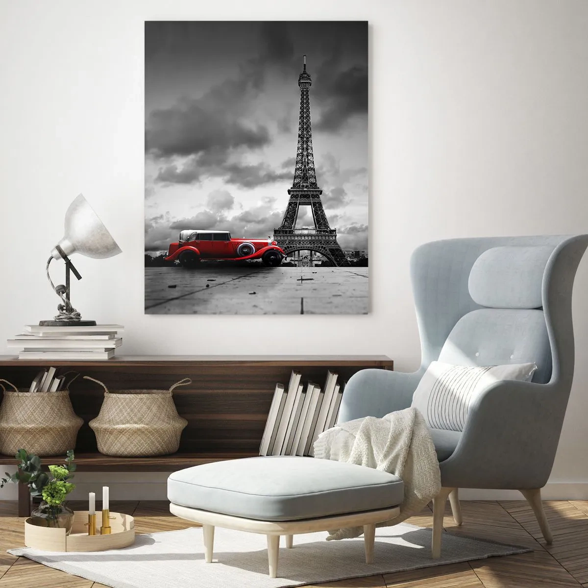 Impression sur verre - Image sur verre - Une voiture rétro rouge avec la Tour Eiffel en arrière-plan dans un décor noir et blanc. - 50x70cm - Il n'y a pas si longtemps à Paris - Décoration murale moderne pour le salon et la chambre ARTTOR