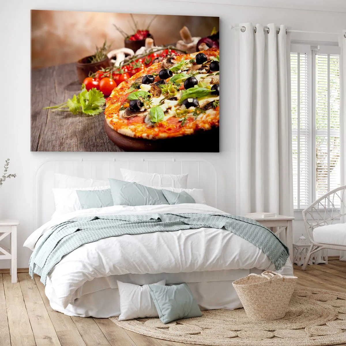 Impression sur toile - Image sur toile - Pizza aux olives, basilic et ingrédients frais sur fond de bois - 100x70cm - Des ingrédients telluriques - Décoration murale moderne pour le salon et la chambre ARTTOR