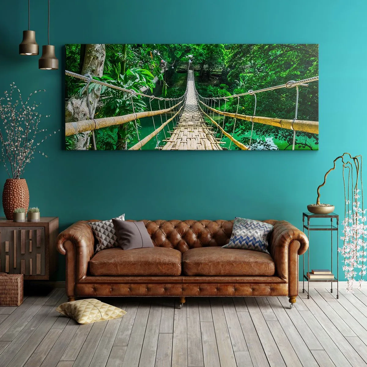 Impression sur toile - Image sur toile - Un pont suspendu en bambou entouré de verdure - 140x50cm - Pont de singe en pleine nature - Décoration murale moderne pour le salon et la chambre ARTTOR