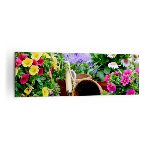 Impression sur toile - Image sur toile - Fleurs colorées dans des pots avec des outils de jardinage sur la table - 160x50cm - Le jardin de Zosia - Décoration murale moderne pour le salon et la chambre ARTTOR