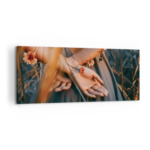 Impression sur toile - Image sur toile - Mains sensuelles avec des fleurs dans un cadre naturel - 120x50cm - Liée à la nature - Décoration murale moderne pour le salon et la chambre ARTTOR