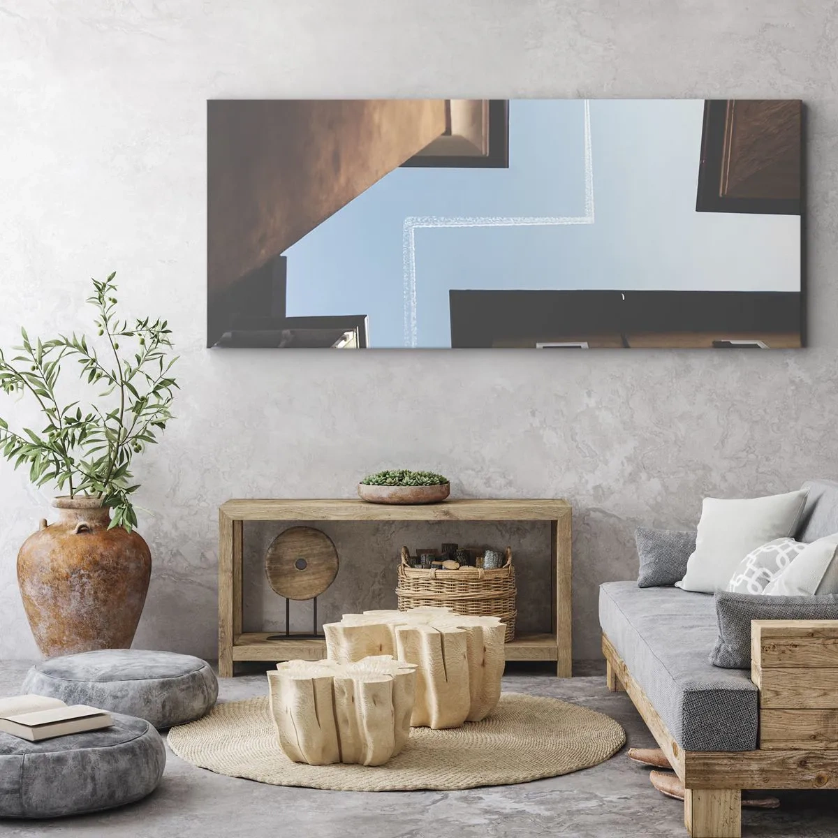 Impression sur toile - Image sur toile - Vue de l'avion et de sa traînée dans le ciel depuis une perspective de rue - 140x50cm - Au-dessus du labyrinthe de la ville - Décoration murale moderne pour le salon et la chambre ARTTOR