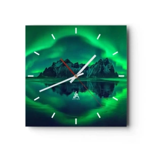 Horloge murale - Pendule murale - Des montagnes entourées d'aurores boréales se reflétant dans l'eau - 30x30cm - Dans les bras de l'aurore - Décoration murale moderne pour le salon et la chambre ARTTOR