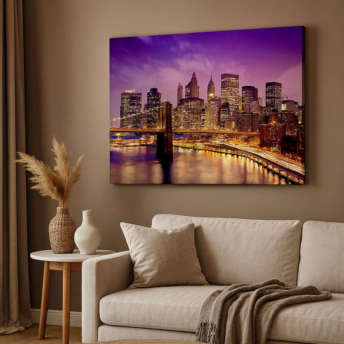 Impression sur toile - Image sur toile - Panorama de la ville avec le pont dans la lumière du soir contre le ciel violet - 70x50cm - Manhathann or violet - Décoration murale moderne pour le salon et la chambre ARTTOR