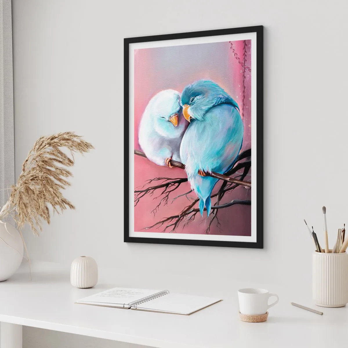 Affiche dans un cadre noir - Poster - Deux oiseaux assis sur une branche dans un cadre romantique - 50x70cm - Que dire de plus?... - Décoration murale moderne pour le salon et la chambre ARTTOR