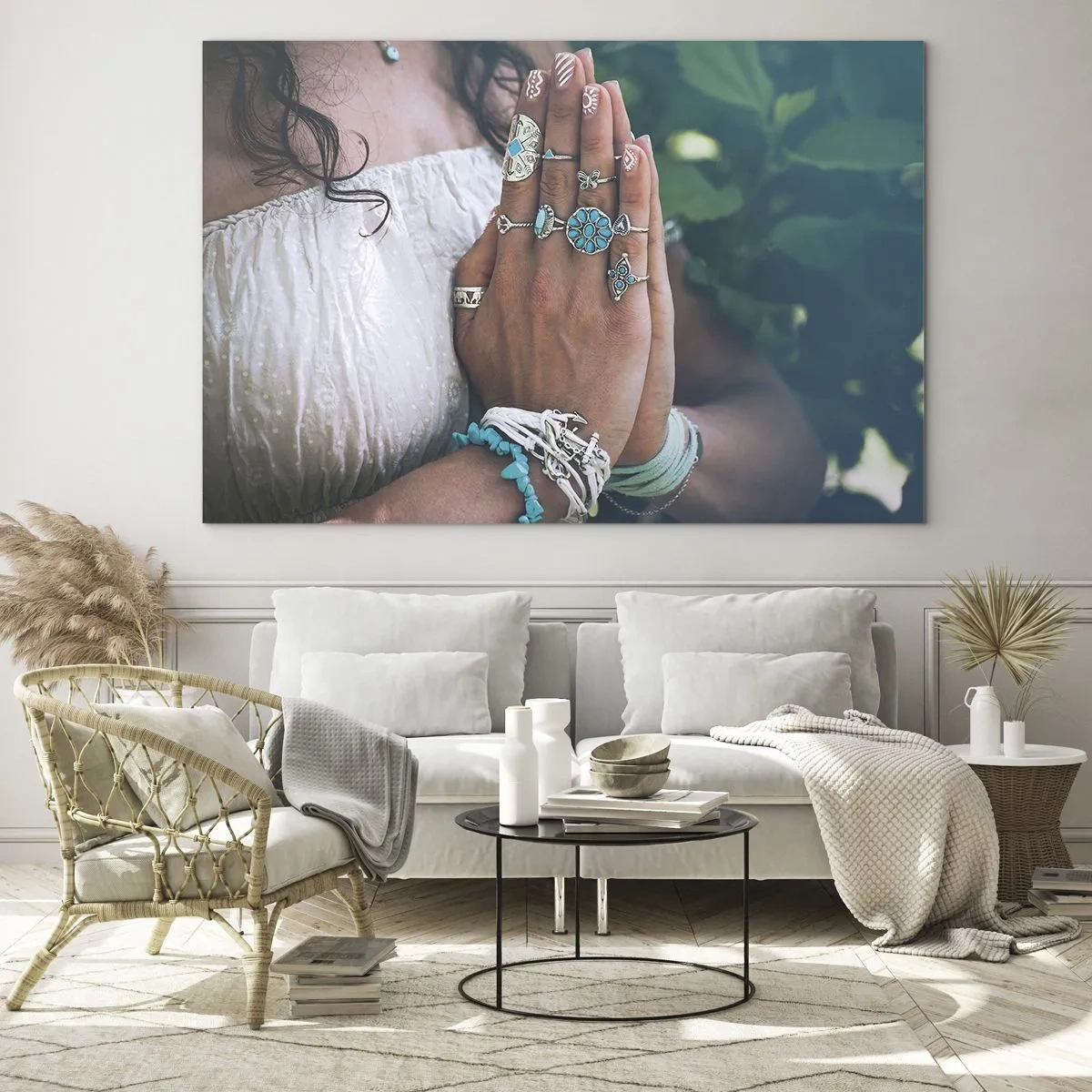 Impression sur verre - Image sur verre - Mains de femme portant des bijoux bohèmes - 70x50cm - Bienvenue au centre du bien-être - Décoration murale moderne pour le salon et la chambre ARTTOR